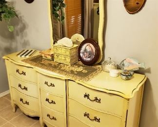 Nine Drawer Dresser w/ mirror 