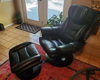 Ergonomic Black Leather Chair w/ Ottoman
