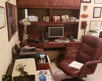 full office, nice desk unit