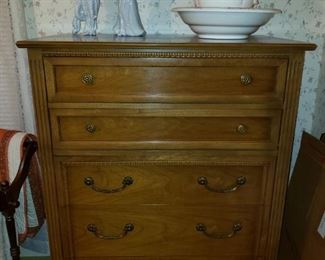 Matching chest of drawers 