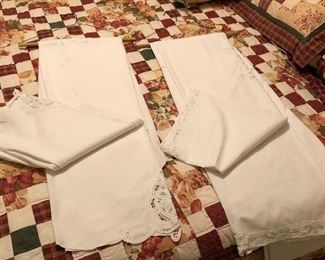 Many table clothes, all different sizes