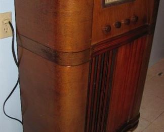 1930's Coronado Console Radio