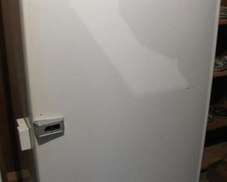 1950's Refrigerator Freezer - Works Great - needs handle