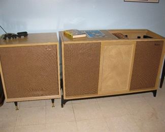 Mid Century Modern - Retro Stereo and Record Player