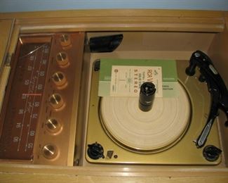 Mid Century Modern - Retro Stereo and Record Player