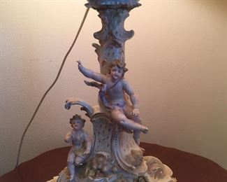 Fantastic Meissen/Dresden style lamp with lots of cherubs-works!
