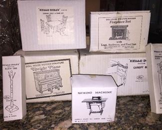 Collectibles: Vintage Hello Dolly miniature doll furniture 