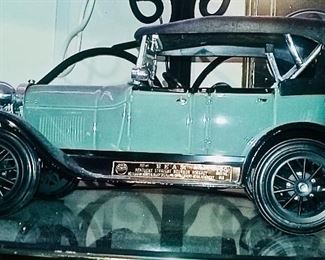 Collectible: 4 JIM BEAM car decanters, empty: Red engine fire truck, yellow car, green car, blue car. Stand included.