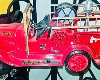 Collectible: 4 JIM BEAM car decanters, empty: Red engine fire truck, yellow car, green car, blue car. Stand included.