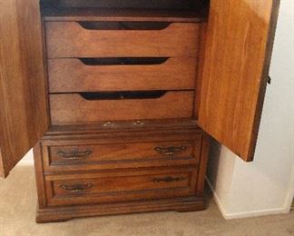 dresser/chest