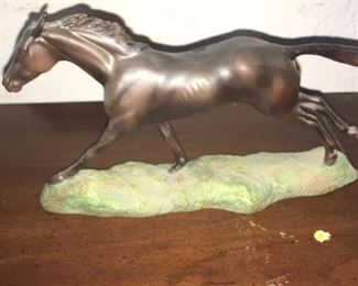 Thoroughbred horse statue