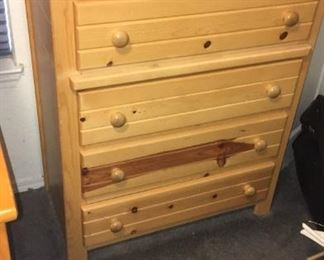 5 drawer pine chest