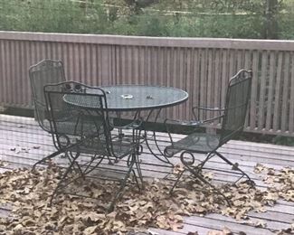 outdoor dining table