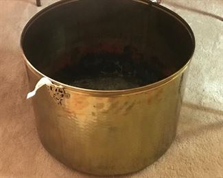 Great looking brass planter 18.5" tall by 24: in diameter