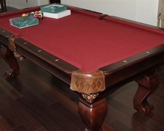 Beautiful 7' Pool Table with claw feet and leather pockets!