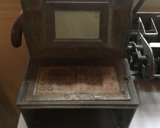 THE PURITAN BELL SLOT MACHINE FOR PARTS OR REPAIR