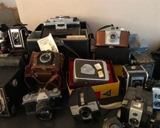 You will not BELIEVE how many vintage cameras!