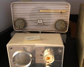 SOLD. Old radios!