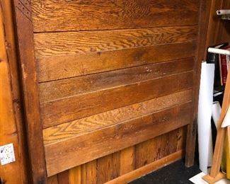 I think that's a headboard, probably from the bedroom of a pilgrim 
