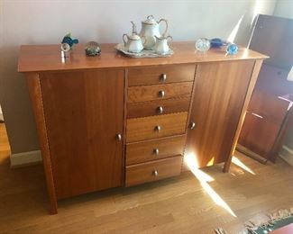 8-knobbed sideboard of wonder