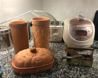 Oh my GAH!! So many pics! Cher should buy my wine and deduct it as a business expense! I've seen other estate-sale postings and they only have, like, SIXTEEN pics. I'm running out of snarky comments!