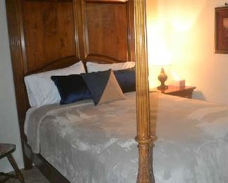 queen canopy bed