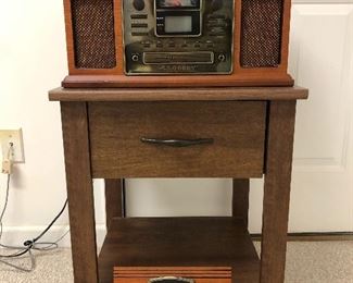 Crosley CR2405B, Cd player, am/fm radio, turntable and nice side table