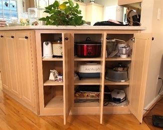 Appliances: Crock pots, can openers, waffle maker, vintage cookware...
