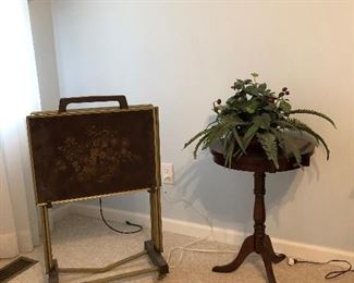 Vintage TV trays, nice small solid wood round table, silk plant