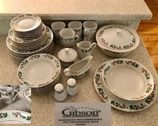 Every Day Gibson 48 piece set ‘Charm’ Holly & Berry