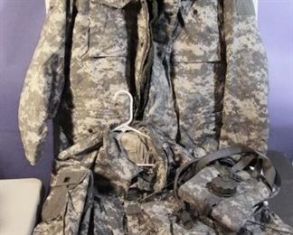 Set of US Battle Dress Uniform from Desert Storm, Incl. winter coat, pants, shirt & canteen, Size: LG
