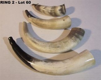4 Replica Powder Horns incl 1 with Brass Fittings, largest 13" long.
