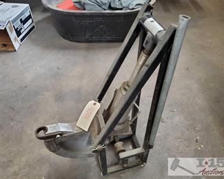 4001: 1 1/2 Pole Bender and Tubing Notcher
1 1/2 Pole Bender Measures approx 28"x8" Tubing Notcher measures approx 40"