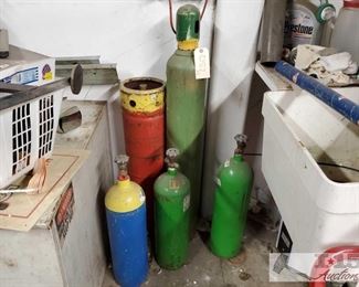 5152:5 Compressed Gas Tanks
Measures approx from 27" to 49"