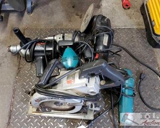 5217: Various Electric Drills, Worm Drive Saw, Grinder, and Sanders
Black & Decker 7 1/4" Worm Drive Saw, Black & Decker 1/2" Drill, Porter Cable 1/2" drill, Makita Finishing Sander, Wen 2-speed 7" sander, Makita 4" Disc sander