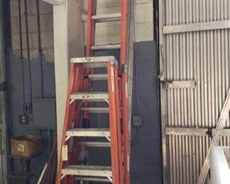 5232: 3 Werner Ladders varying in size from 6' to 12' folded
Werner ladders models: T7406, 7806, D1324-2