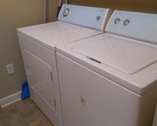 Whirlpool washer and dryer matching set