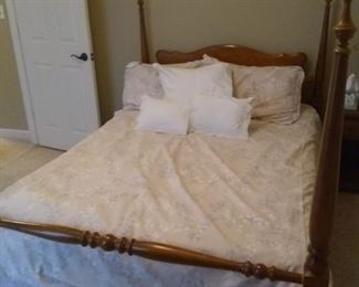 Vintage wood poster bed Queen size