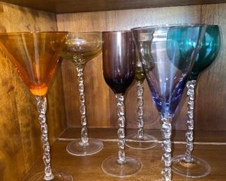 COLORFUL GLASSWARE
