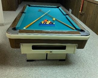 BRUNSWICK VINTAGE POOL TABLE