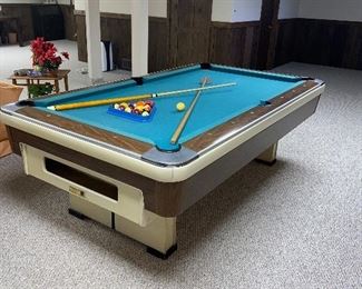 BRUNSWICK VINTAGE POOL TABLE