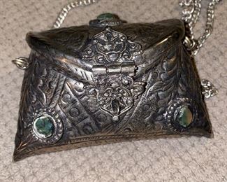 VINTAGE METAL PURSE