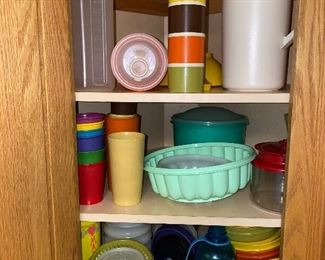 LOTS OF TUPPERWARE