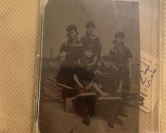 COLLECTION OF ANTIQUE PHOTOS
