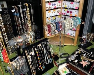 COSTUME JEWELRY / VINTAGE JEWELRY