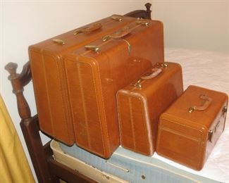 MID CENTURY SAMSONITE LUGGAGE IMMACULATE CONDITION.