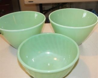 VINTAGE JADITE FIRE KING MIXING BOWLS.