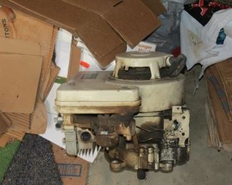 8 HP BRIGGS ANT STRATTON MOTOR.