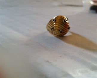 18k y.g. 6.89g $240.