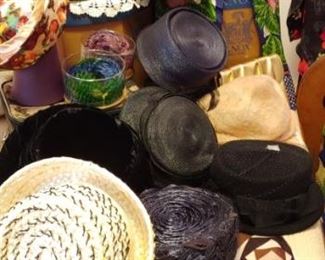 Look at this gorgeous display a vintage hats
